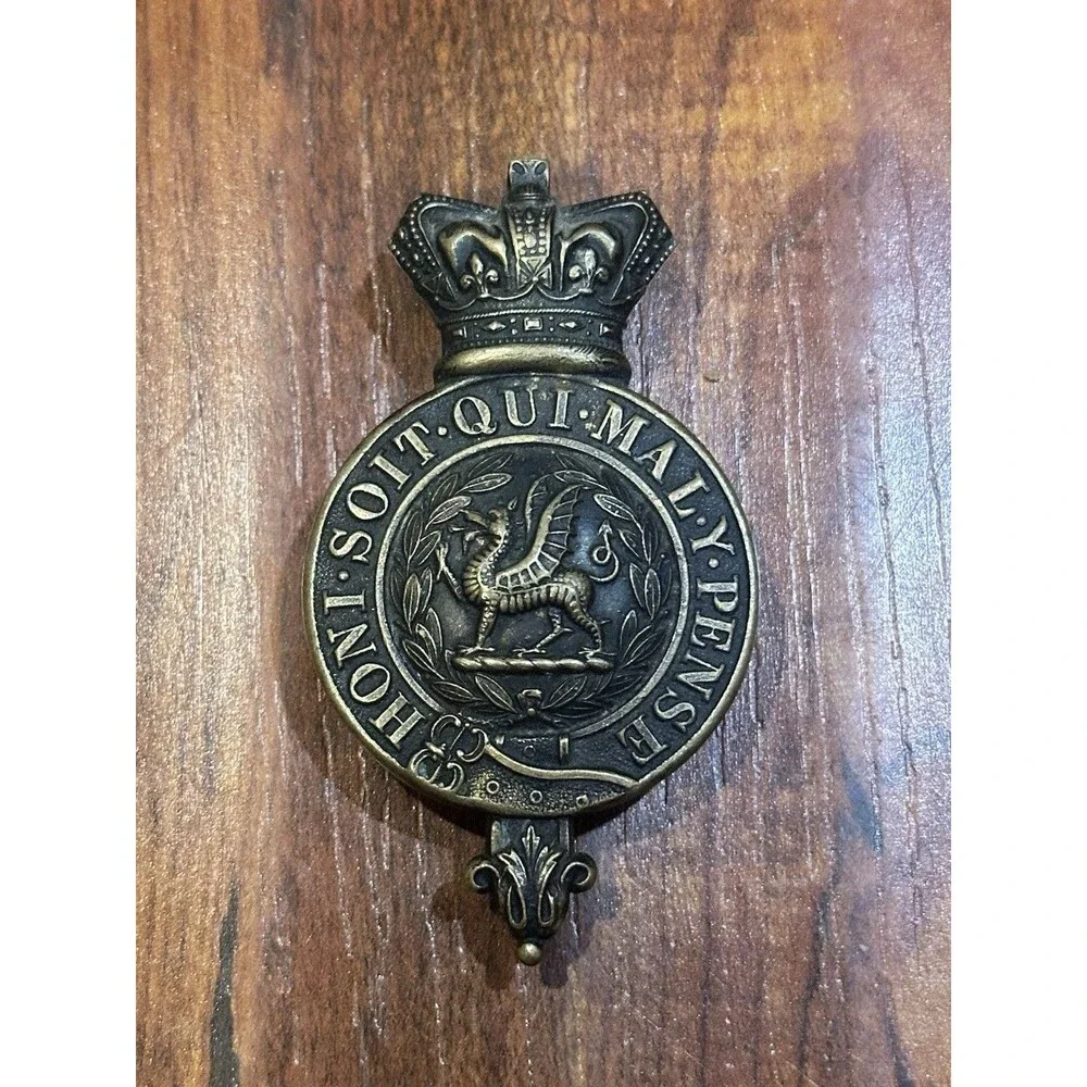 VTG Monmouthshire Regiment South Wales Borderers Welsh Dragon Metal Hat Badge